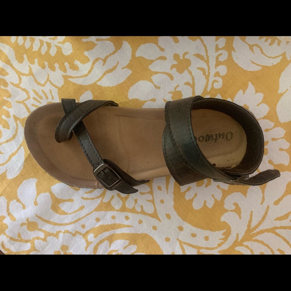 Outwoods ankle strap sandals